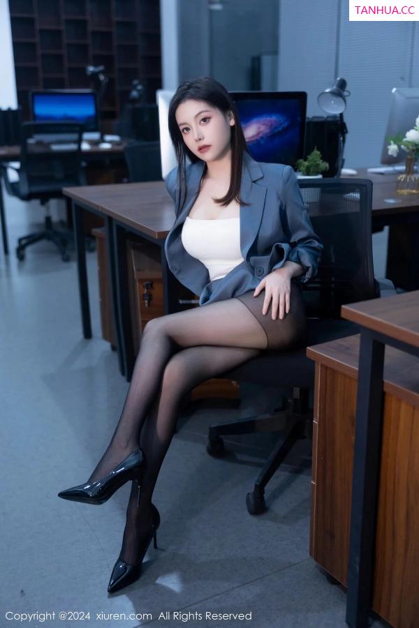   [XiuRen]高清写真图 2024.01.05 No.7923 豆瓣酱 OL丝袜第57张图片